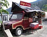 Street Shop in a Car in Parapat by Asienreisender